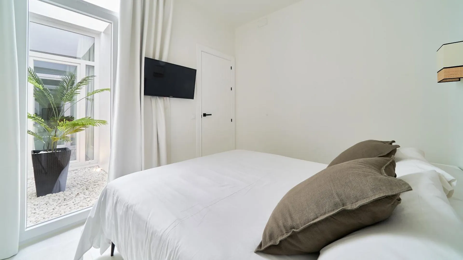Sun-Kissed Getaway Apartment Malaga